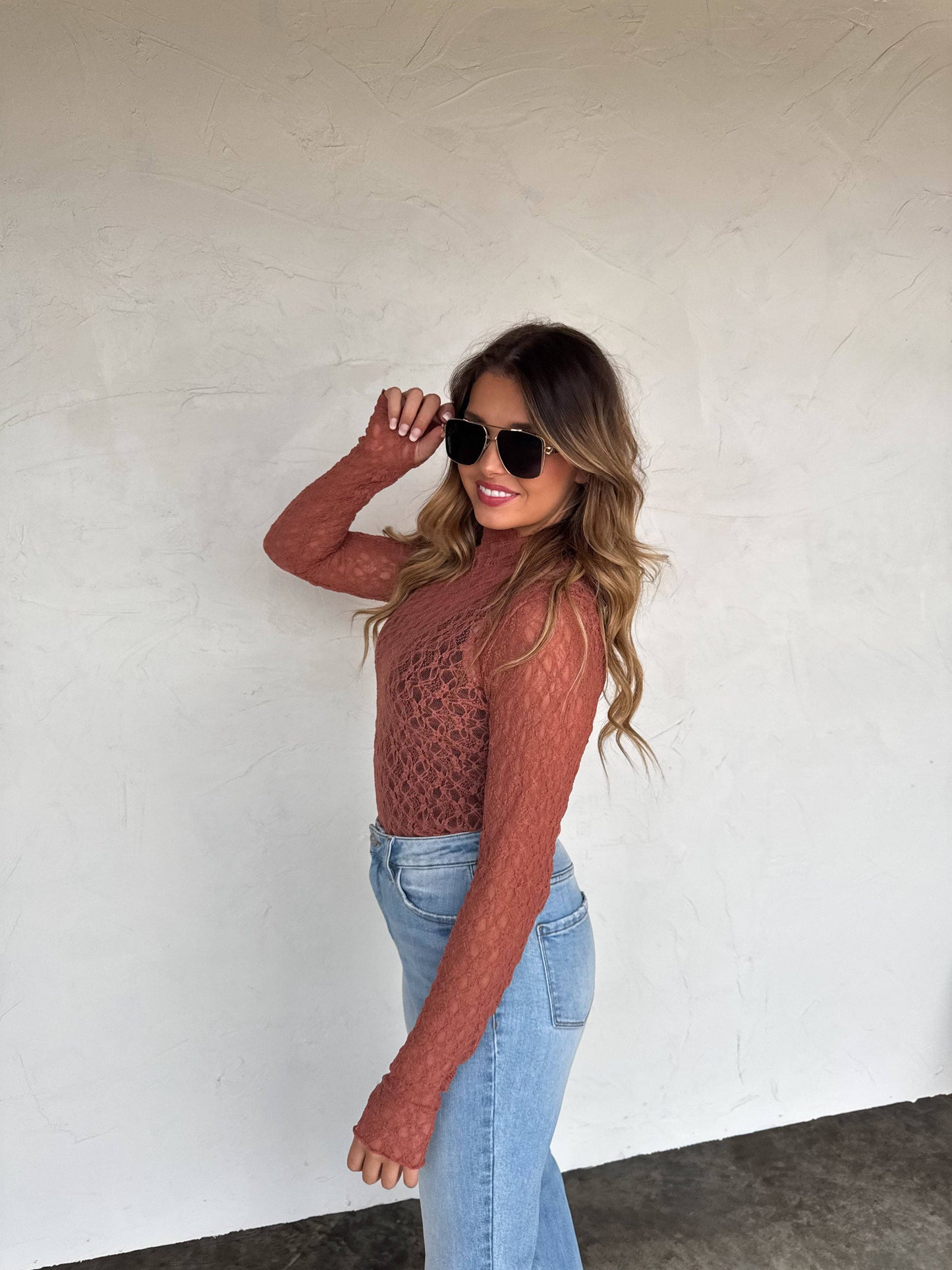 JOLIE LACE THUMBHOLE TOP